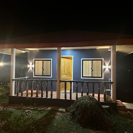 Cris & Mar Homestay Burgos  エクステリア 写真