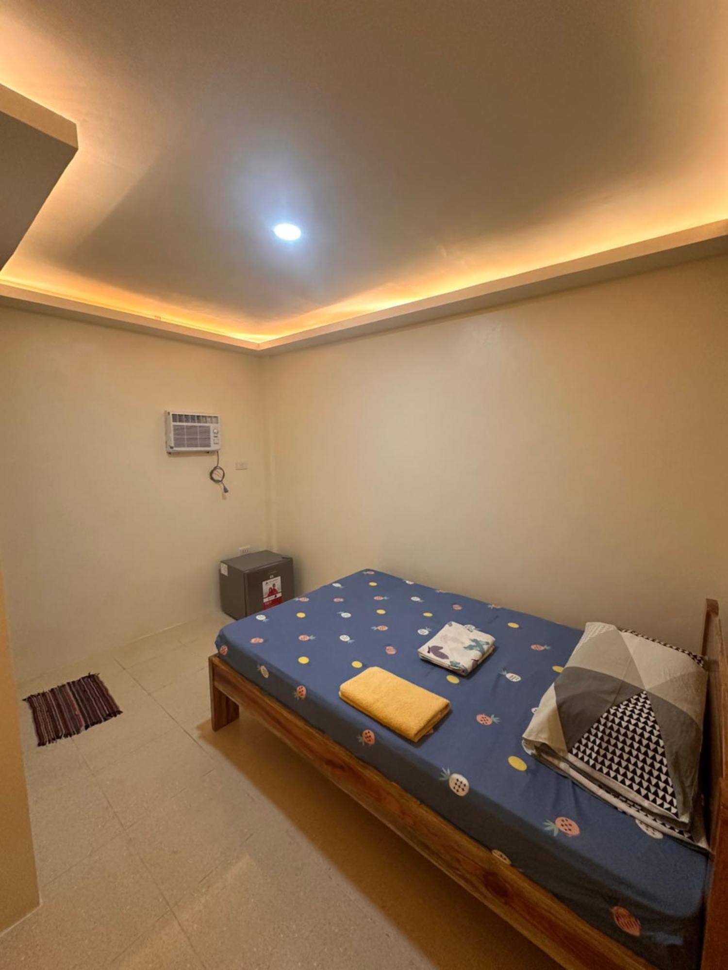Cris & Mar Homestay Burgos  エクステリア 写真