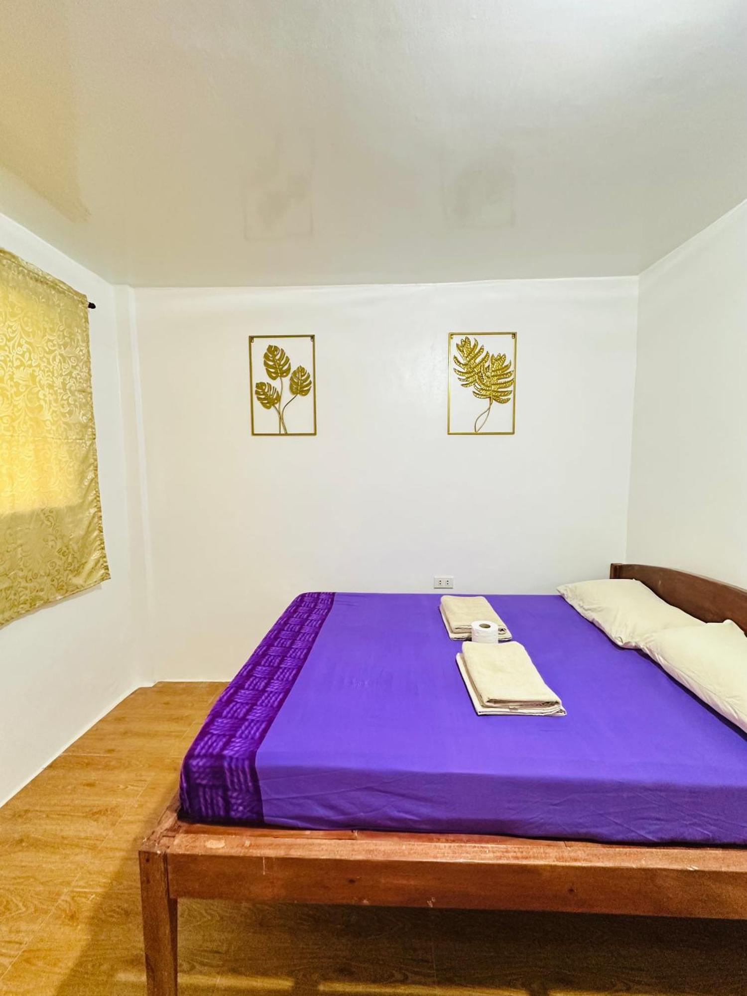 Cris & Mar Homestay Burgos  エクステリア 写真