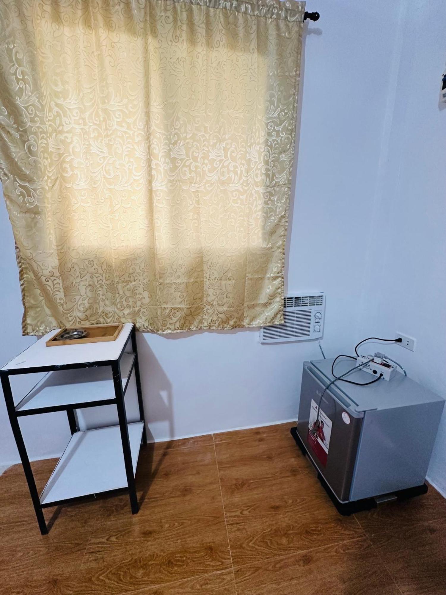 Cris & Mar Homestay Burgos  エクステリア 写真
