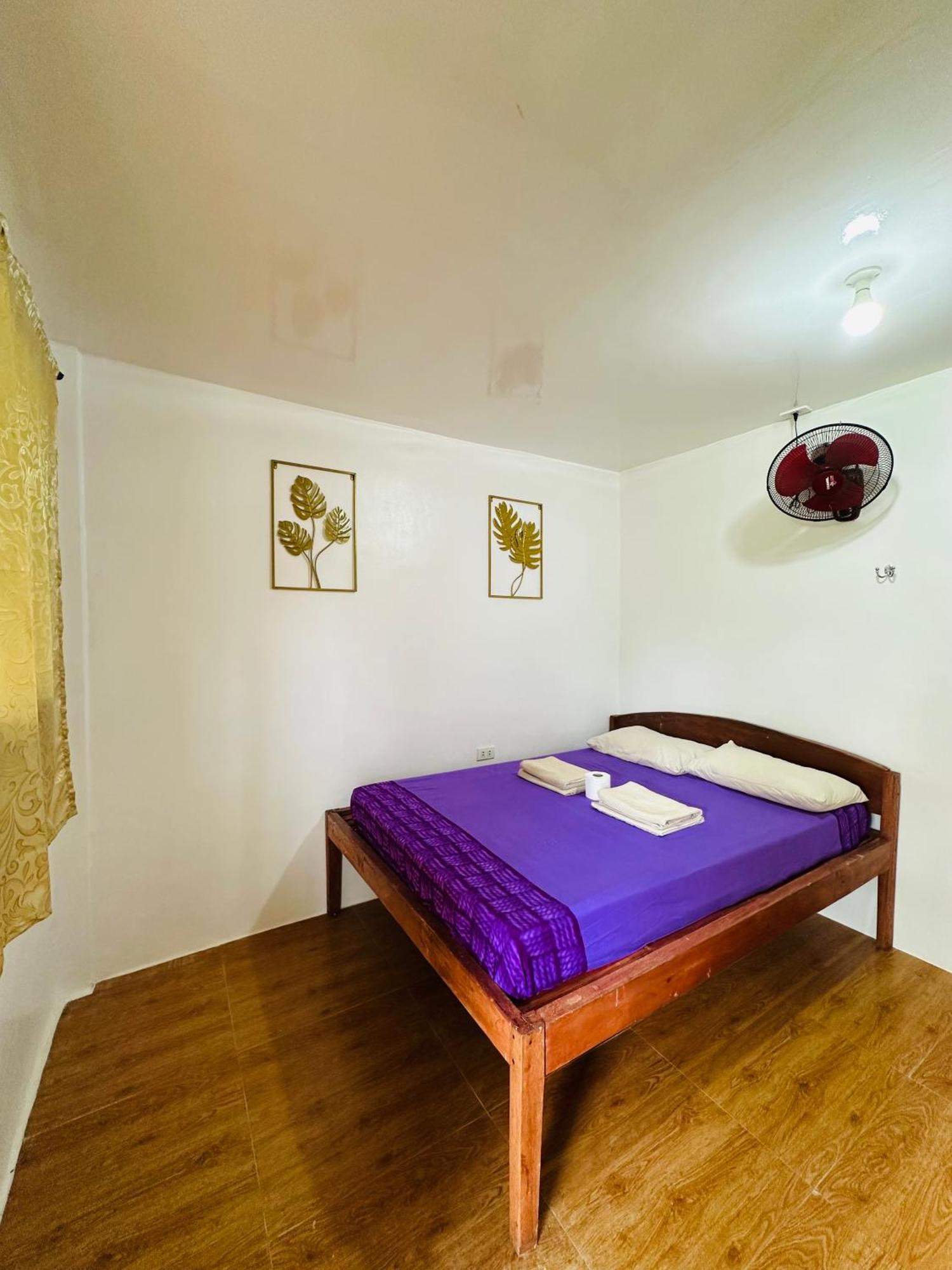 Cris & Mar Homestay Burgos  エクステリア 写真
